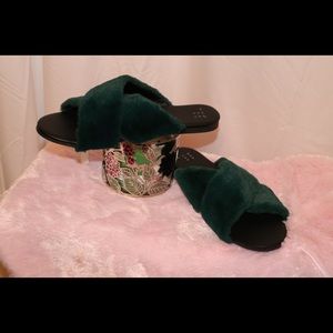 Faux Fur Slides #shesdarlin